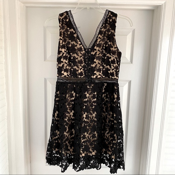 Francesca’s black sleeveless lace dress - Picture 1 of 3